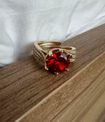 Anillo de moissanita rosa roja™️ PODER FEMENINO